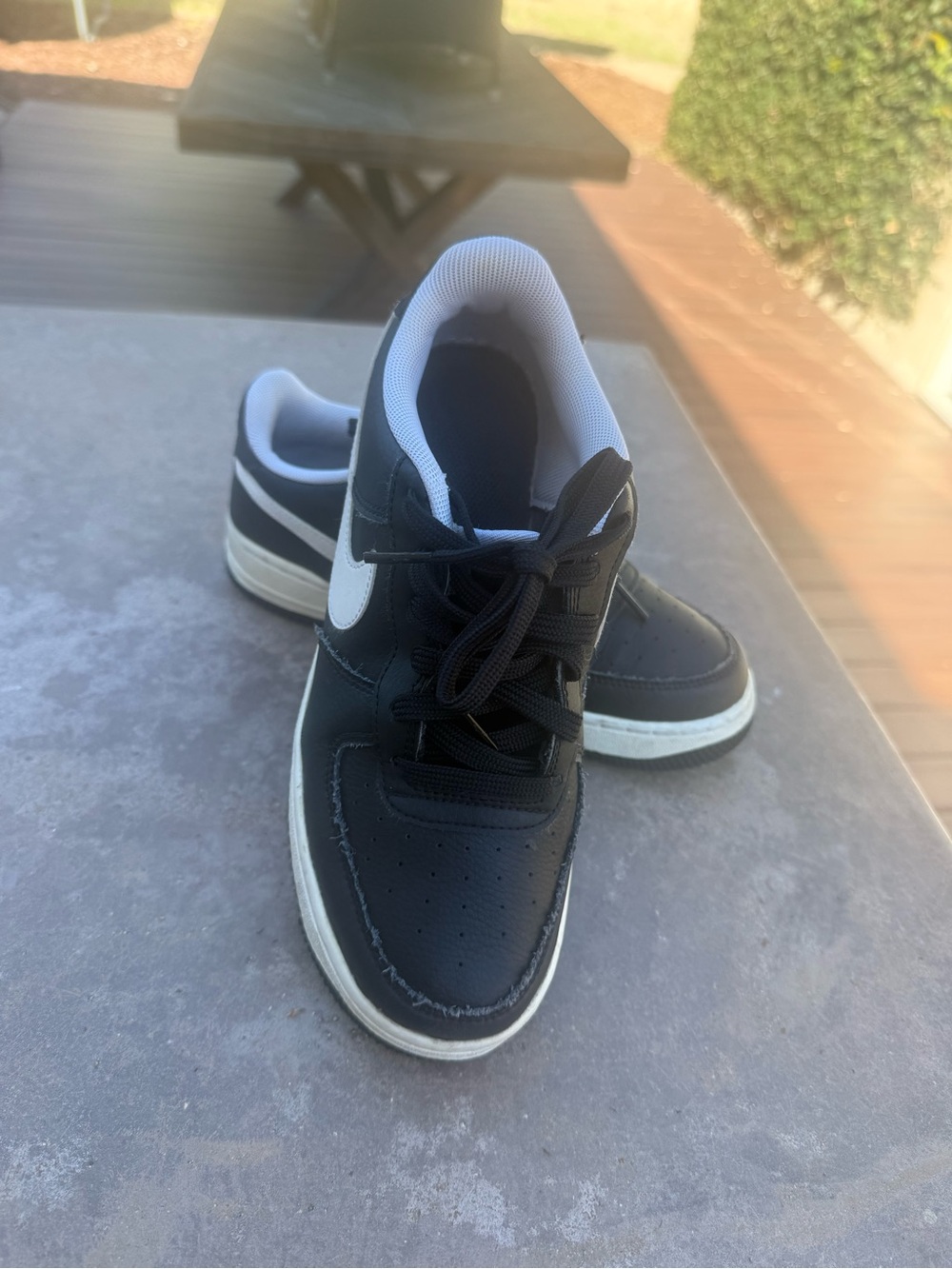 Nike Kids Black and White Low-Top kids boys Air force Sneakers - Picture 12 of 13